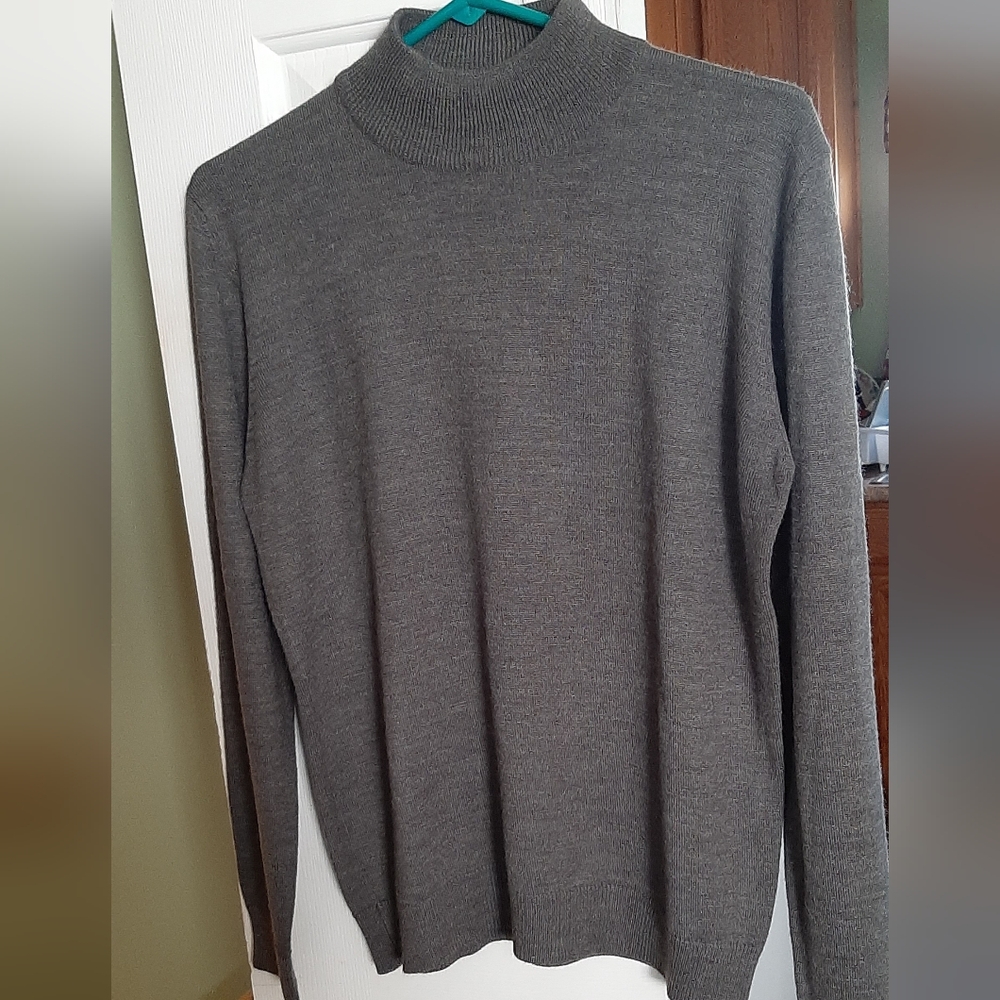 Outlander Studio Grey Wool Mock Turtleneck Size Medium